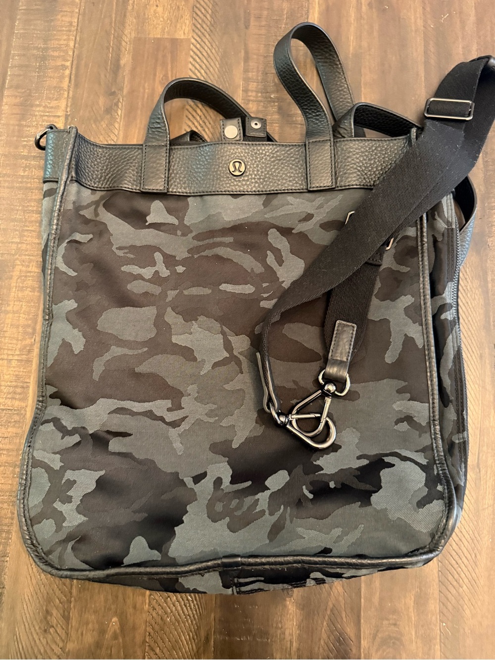 lululemon athletica Camo now &always Messenger computer tote expandable bag